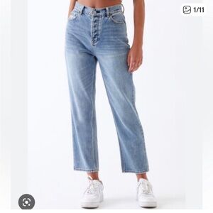 Light Blue High-Rise Straight Jeans - Women's SIZE 9